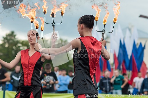 Image of The girls performed a dance with burning torches