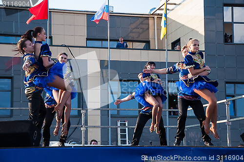 Image of Young people perform folk dance