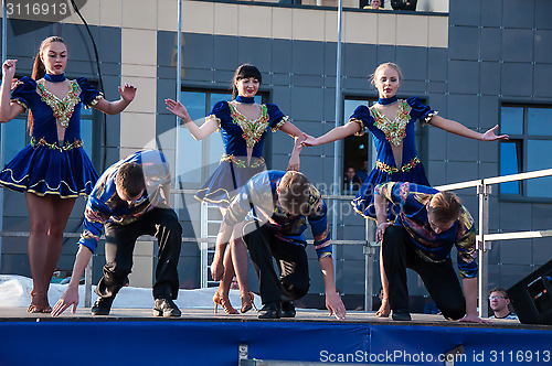 Image of Young people perform folk dance