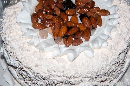 Image of Sponge cake with almonds