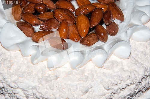 Image of Sponge cake with almonds