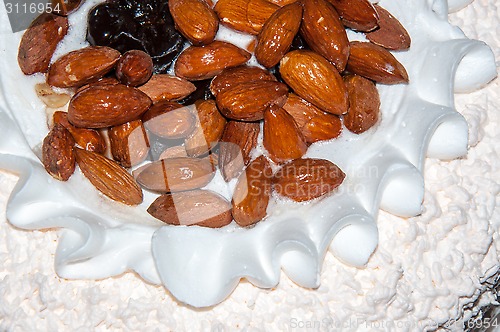 Image of Sponge cake with almonds