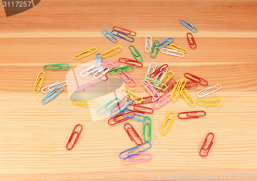 Image of Multi-coloured paper clips scattered