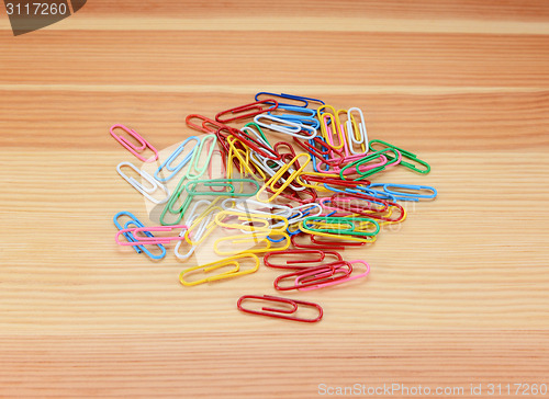 Image of Pile of coloured paper clips 