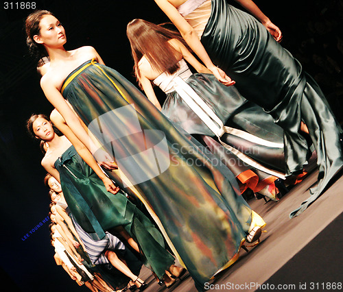 Image of Models walking the catwalk at Seoul Collection (Fashion Week) 08