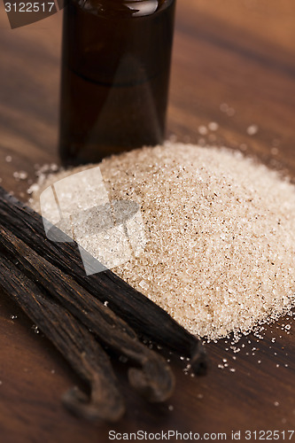 Image of vanilla sugar and vanilla beans