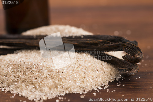Image of vanilla sugar and vanilla beans