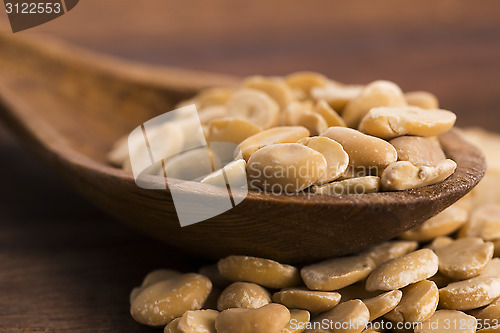 Image of broad bean dry on wooden table
