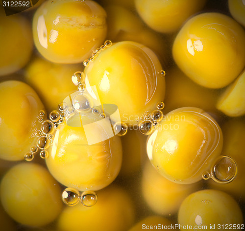 Image of canned green peas