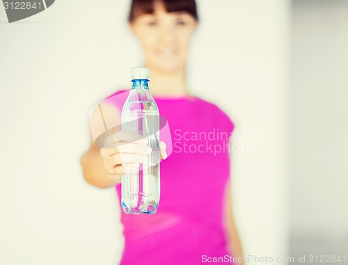 Image of sporty woman with bottle of water