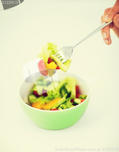 Image of bowl of salad with vegetables