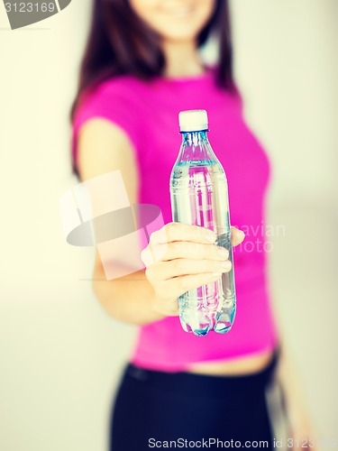 Image of sporty woman with bottle of water