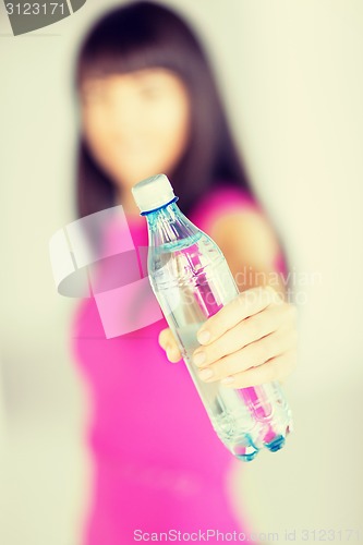 Image of sporty woman with bottle of water