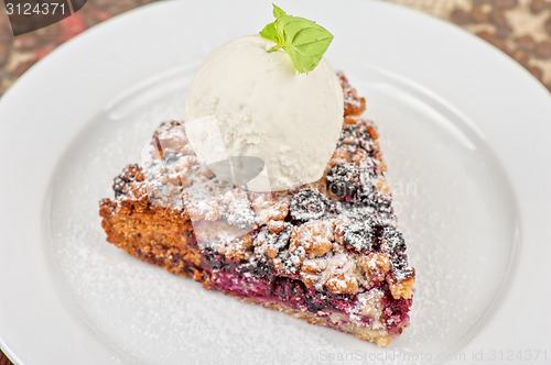 Image of Crumble pie with black currants 