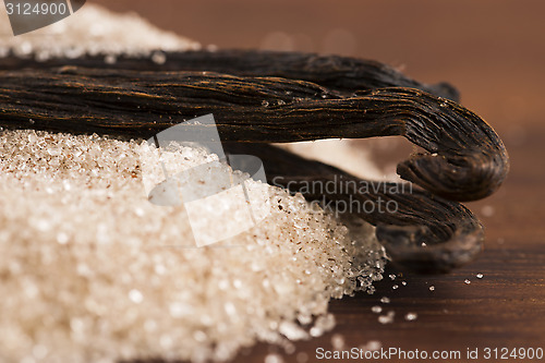 Image of vanilla sugar and vanilla beans