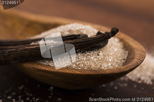 Image of vanilla sugar and vanilla beans