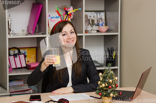 Image of Girl in the office to celebrate New Year