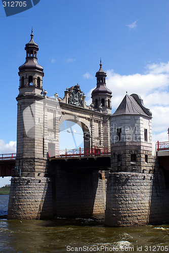 Image of Queen bridge