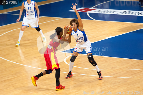 Image of K. Keyru (4) and D. Hightower (6)