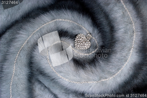 Image of Chain with heart on fur