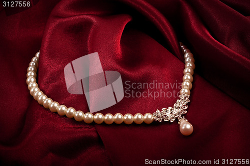 Image of Pearl necklace