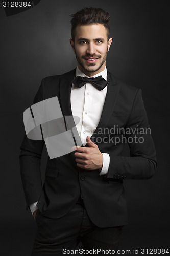 Image of Latin man wearing a tuxedo