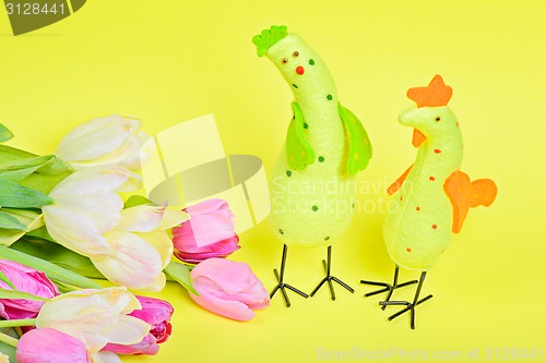 Image of Easter chickens and pink tulips 