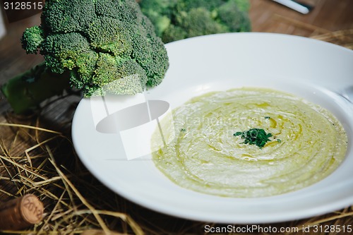 Image of Broccoli cream soup and ingredients