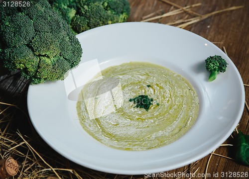 Image of Broccoli cream soup and ingredients