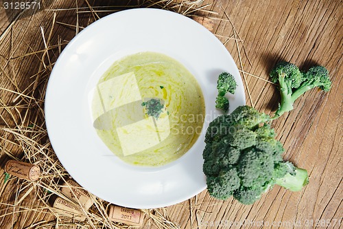 Image of Broccoli cream soup and ingredients