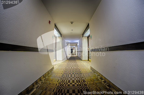 Image of empty modern hotel hallway