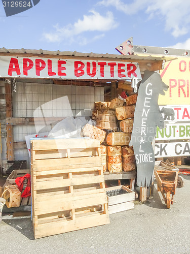 Image of apple farm store in the mountains