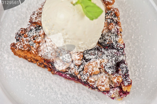 Image of Crumble pie with black currants 