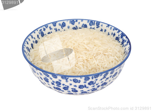 Image of White long grain rice in a blue and white china bowl