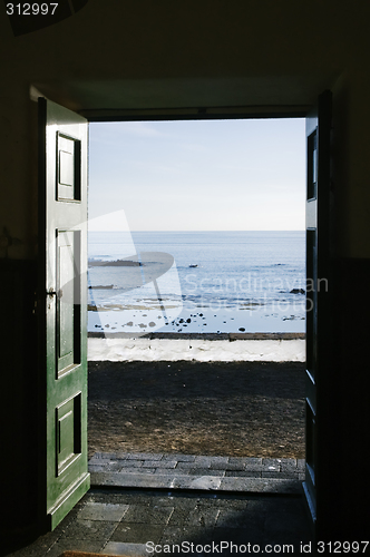 Image of Ocean trough the door