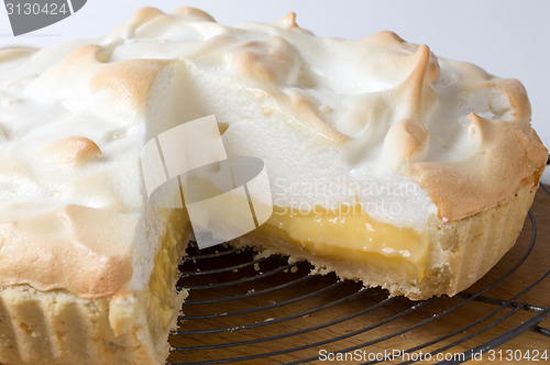 Image of Lemon meringue pie on the rack