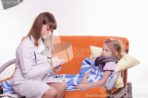 Image of Pediatrician writes complaints sick girl