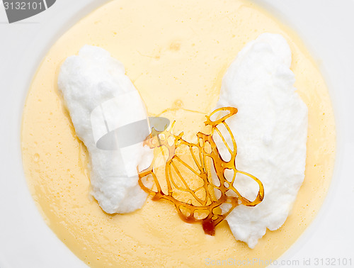Image of Floating island dessert from above