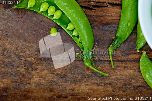 Image of hearthy fresh green peas 