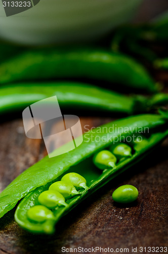 Image of hearthy fresh green peas 