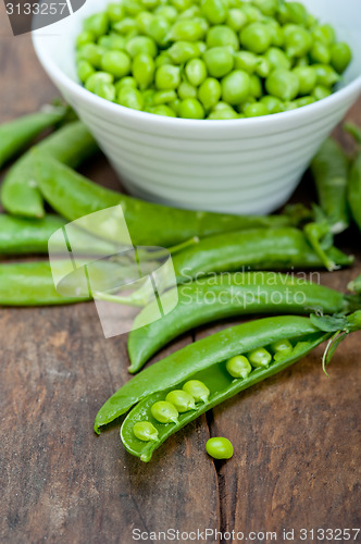 Image of hearthy fresh green peas 