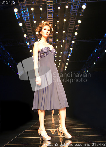 Image of Model walking the catwalk at Seoul Collection (Fashion Week) 08