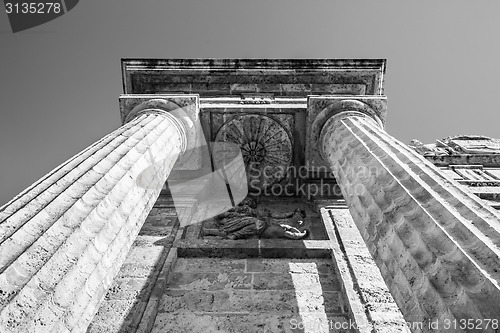 Image of Roman columns
