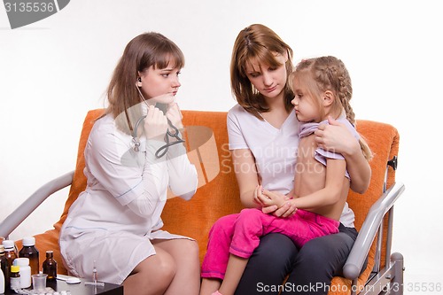 Image of Pediatrician ready to test breath stethoscope a little girl with her mother