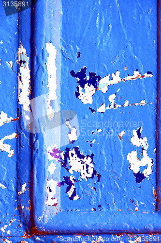 Image of nail  paint in the blue  door and rusty 