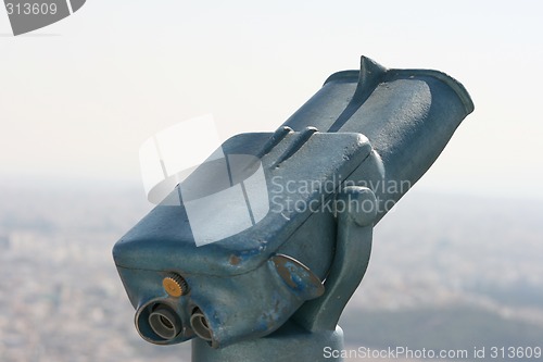 Image of binoculars