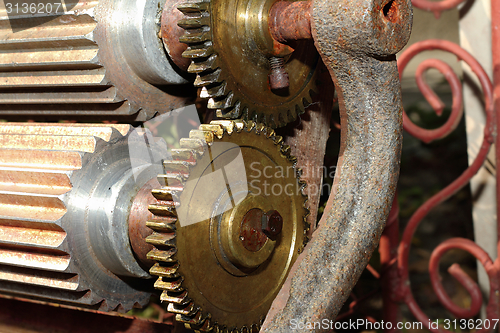Image of serrated wheels on a manual wine making machine