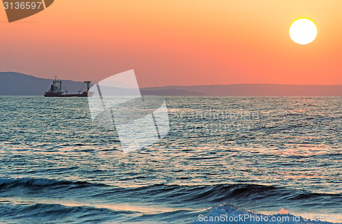 Image of Landscape: sunsets on the sea.