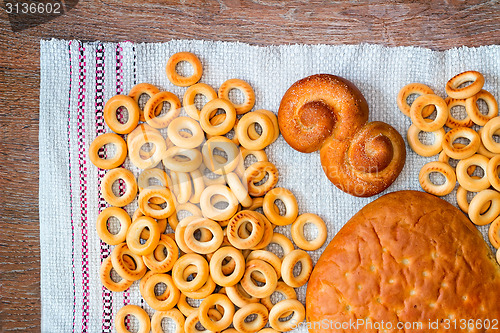 Image of Bread, bagels and bread on the table.