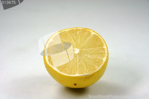 Image of slice lemon center